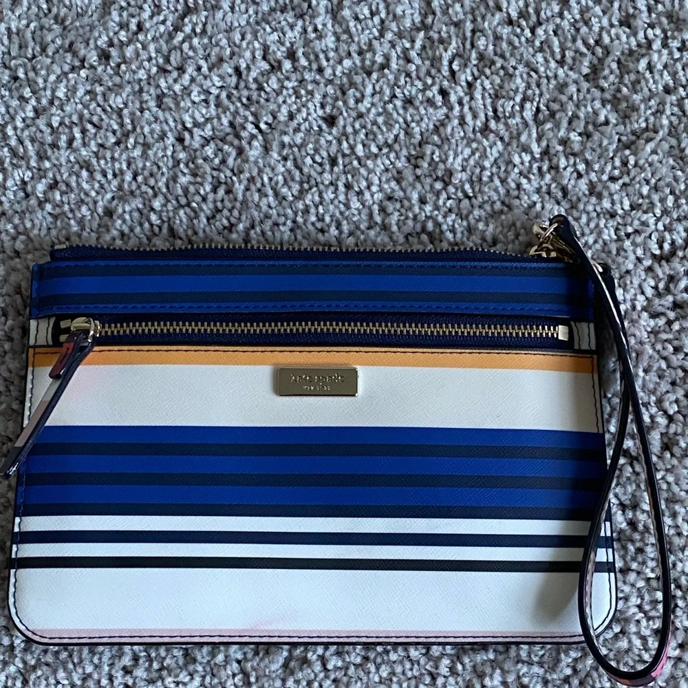 Kate Spade Laurel’s Way Navy and White Striped Wristlet FLAWED‎